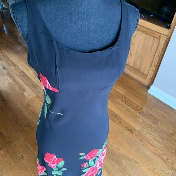 Amorose Black Long‎ Dress with Red Large Floral - Picture 5 of 12